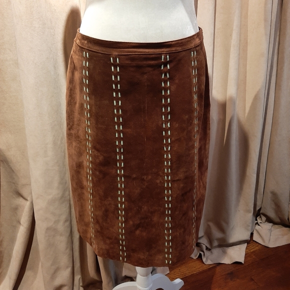 In Suede skirt - Picture 10 of 12